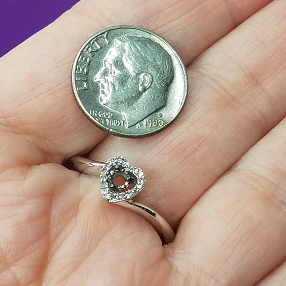 Genuine Diamond Heart shape Ring - Picture 4 of 12